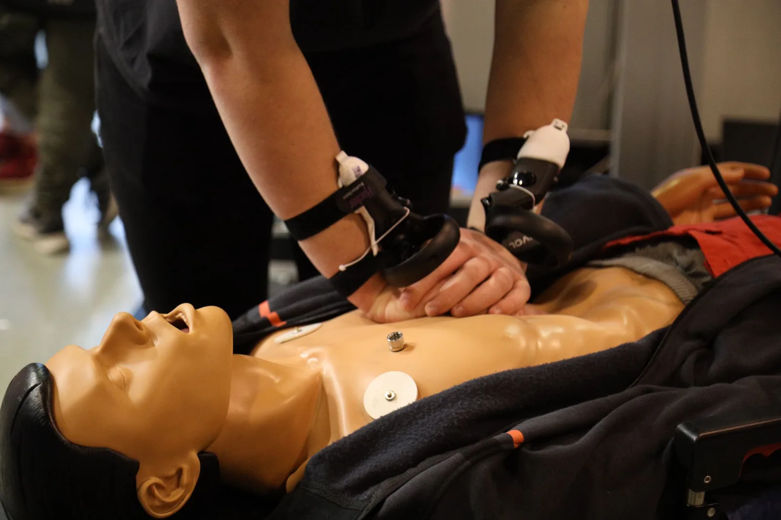 VR CPR Training – Echtzeit-Feedback Drucktiefe und Rhythmus