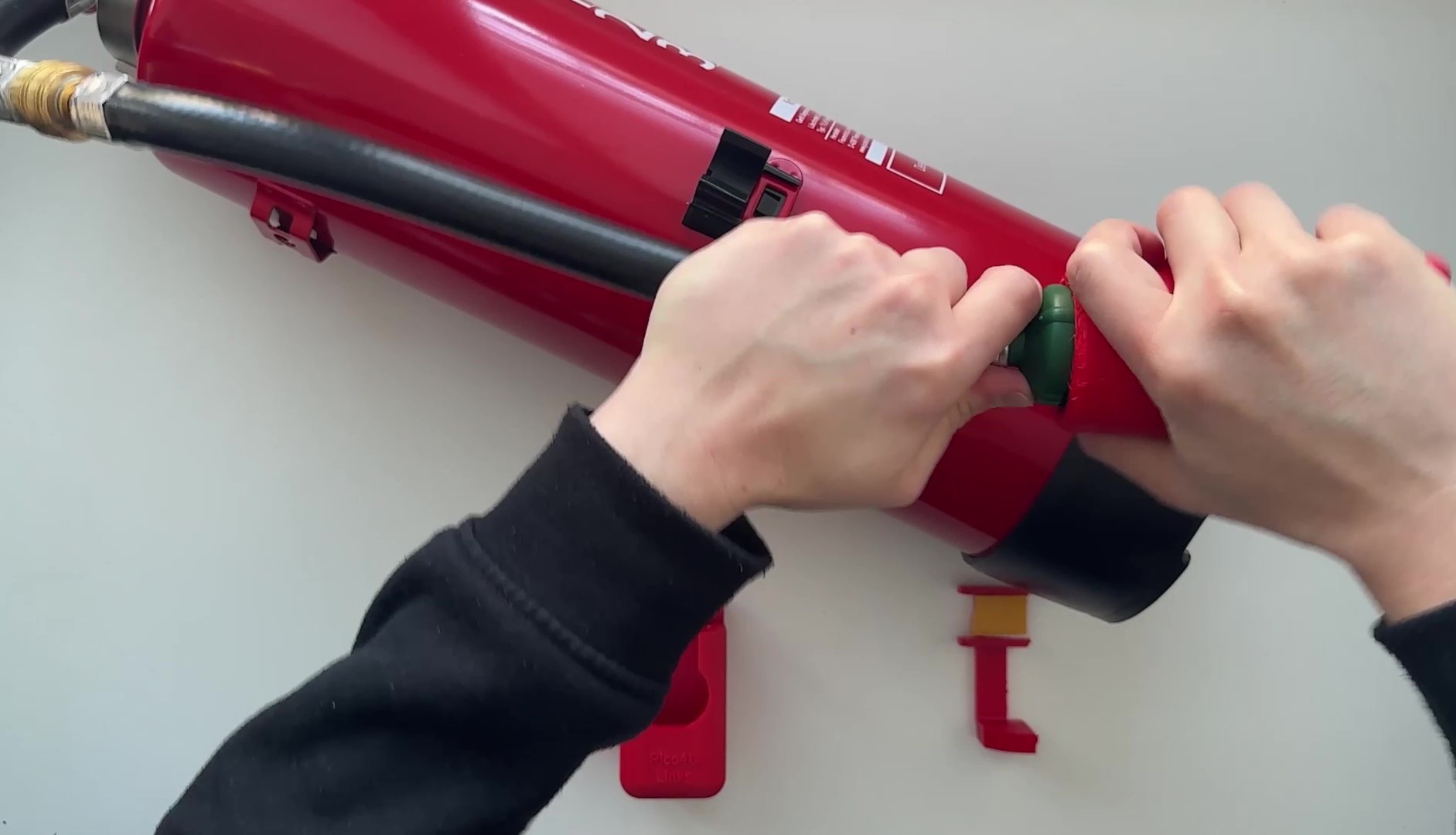 Düsenadapter auf die Düse stecken